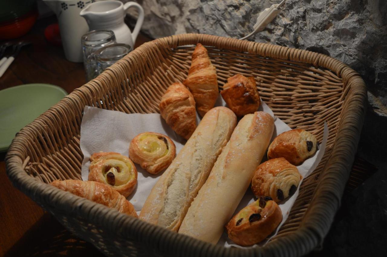 バンヌ Les Loups Dans La Bergerie Bed & Breakfast エクステリア 写真