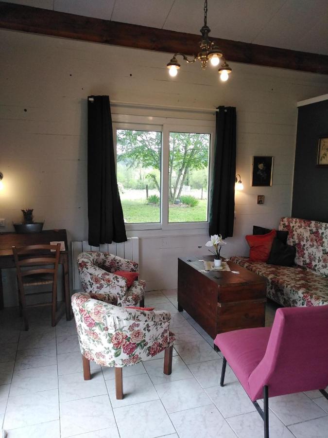 バンヌ Les Loups Dans La Bergerie Bed & Breakfast エクステリア 写真